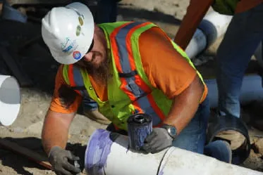 Union member painting